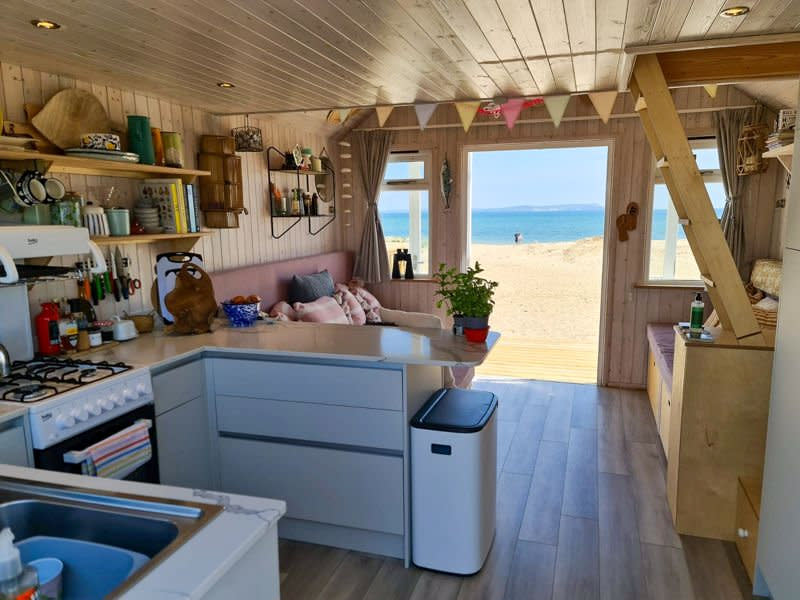 The £575,000 beach hut in the exclusive Mudeford Spit, Dorset. (SWNS)