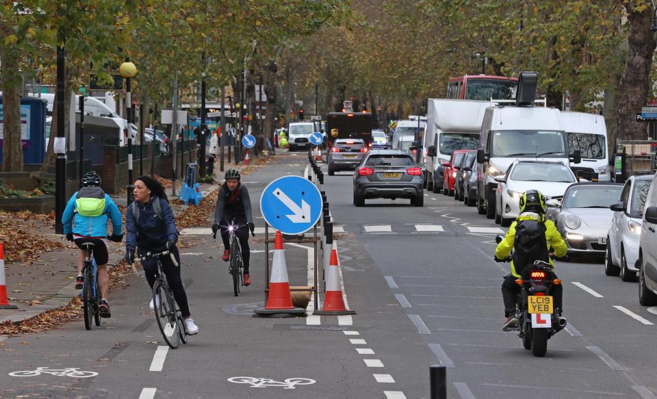 The Cycle Lane and road narrowing along Chiswick High Road causingNIGEL HOWARD ©