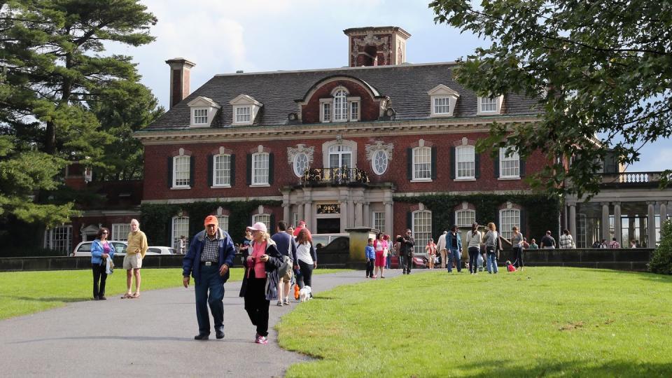 pet halloween contest at old westbury gardens