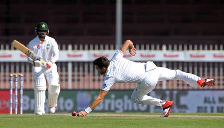 Cricket - Pakistan v England - Third Test - Sharjah Cricket Stadium, United Arab Emirates - 1/11/15 England's James Anderson (R) in action Action Images via Reuters / Jason O'Brien Livepic -