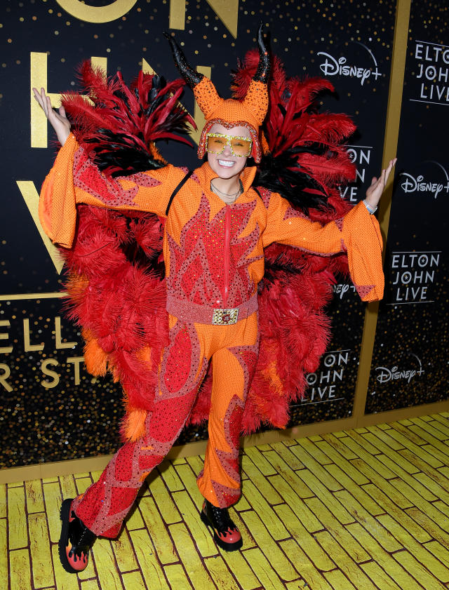 JoJo Siwa on Elton John and 'Rocketman'-Inspired Costume at