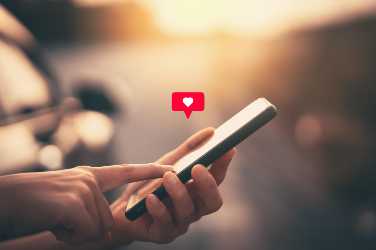 Breadcrumbing: Woman sending a message while dating on her phone. (Getty Images)