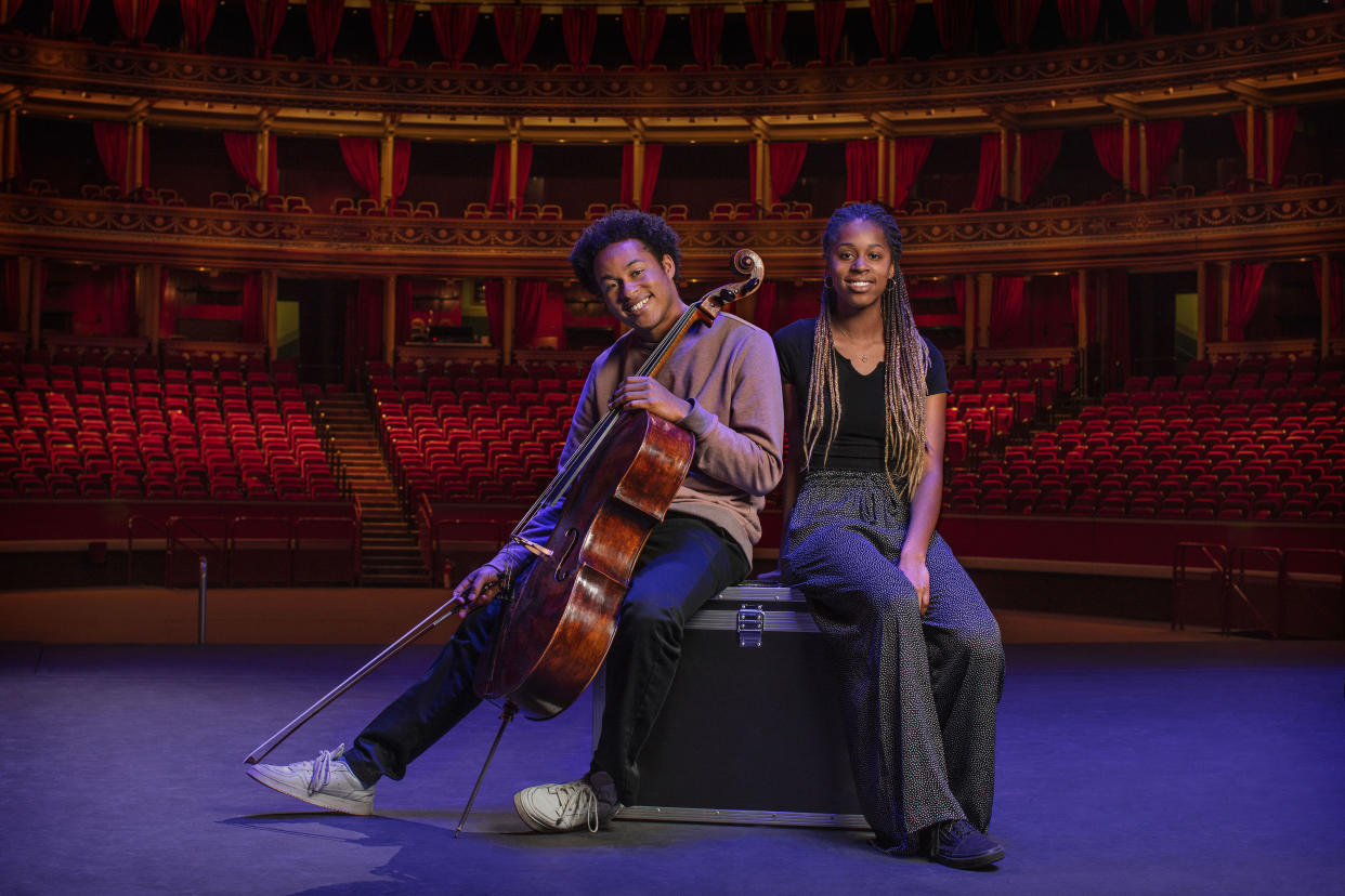 Cellist Sheku Kanneh-Mason with his sister, pianist Jeneba Kanneh-Mason(BBC)