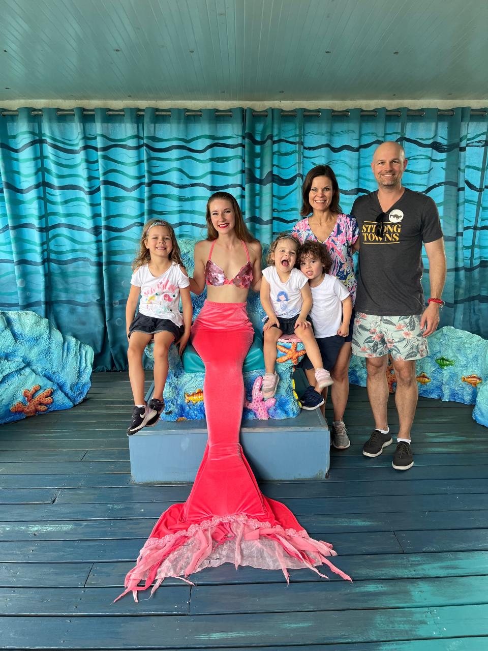 The Bailey family with Mermaid Amanda at Weeki Wachee.