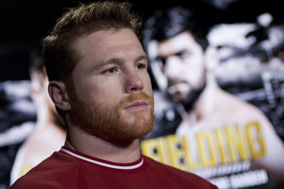 Canelo Álvarez durante una entrevista en Nueva York, el martes 16 de octubre de 2018. Álvarez tiene previsto enfrentar a Rocky Fielding, campeón welter de la AMB, en Nueva York en diciembre. (AP Foto/Mark Lennihan)