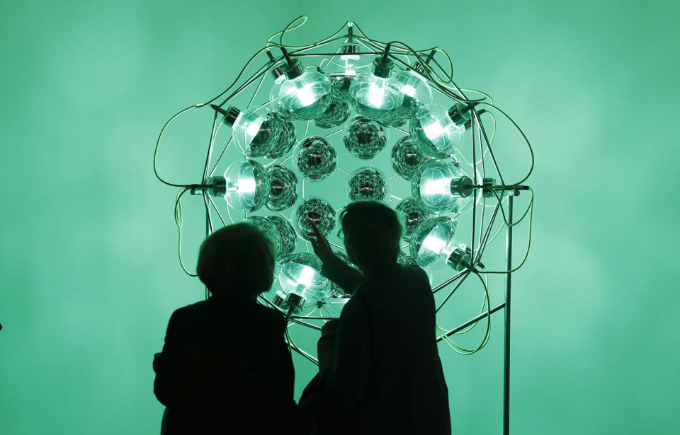 <p>Two people observes the artwork ‘Global Cooling Lamp” (2006), by Danish artist Olafur Eliasson, during the opening of International Contemporary Art Fair ARCO 2017, in Madrid, Spain, Feb. 22, 2017. (Photo: Emilio Naranjo/EPA) </p>