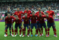 En España acusaron al arbitraje y en el resto de Europa la prensa clavó titulares de venganza contra la selección de fútbol española, que abandonó Londres por la puerta trasera. La hermana menor de invencible “La Roja”, capaz de encadenar dos Eurocopas y una Copa del Mundo, perdió sus dos primeros partidos contra Japón y Honduras, y empató sin goles el tercero contra Marruecos. Peor imposible. Otra de las grandes decepciones del torneo de fútbol olímpico fue Brasil, derrotada en la final por México dos goles a uno. El once carioca Sub-21 tampoco pudo romper en Londres 2012 con la cadena de desilusiones olímpicas, algo increíble para un país que reina sin discusión en la historia del fútbol de mayores con cinco Copas del Mundo en su palmarés.