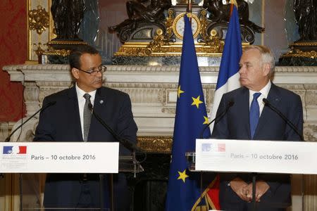 French Foreign Affairs Minister Jean-Marc Ayrault (R) and U.N. special envoy for Yemen, Ismail Ould Cheikh Ahmed, attend a news conference at the Quai d'Orsay Foreign Ministry in Paris, France, October 10, 2016. REUTERS/Jacky Naegelen