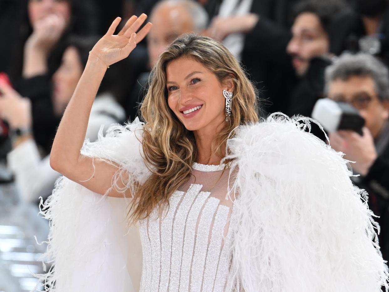 Gisele Bündchen attends The 2023 Met Gala Celebrating "Karl Lagerfeld: A Line Of Beauty" at The Metropolitan Museum of Art on May 01, 2023 in New York City.
