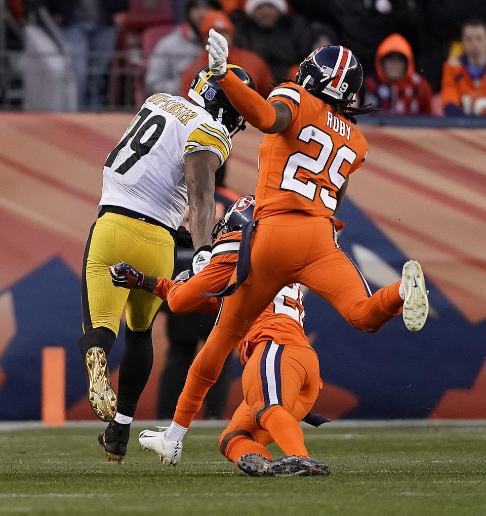 Pittsburgh Steelers wide receiver JuJu Smith-Schuster (19) breaks free for a touchdown as Denver Broncos cornerback Bradley Roby (29) and strong safety Darian Stewart pursue during the first half of an NFL football game, Sunday, Nov. 25, 2018, in Denver. (AP Photo/Jack Dempsey)