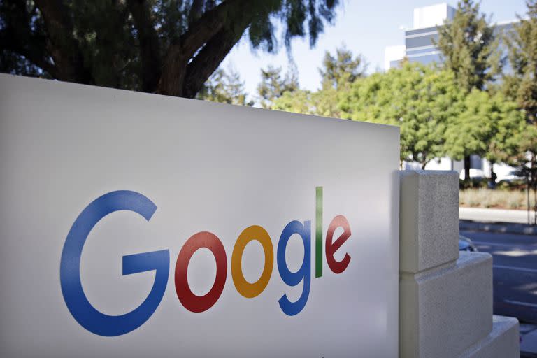 La sede de Google en Mountain View, California; la empresa ha postergado el regreso de sus empleados a las oficinas hasta mediados de octubre, y requerirá que todos estén vacunados  (AP Foto/Marcio Jose Sanchez, File)