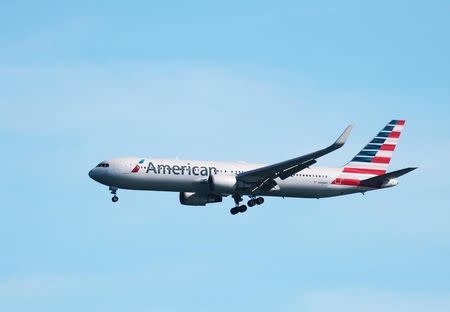 An American Airlines Boeing 767 lands at San Francisco International Airport, San Francisco, California, February 15, 2015. REUTERS/Louis Nastro