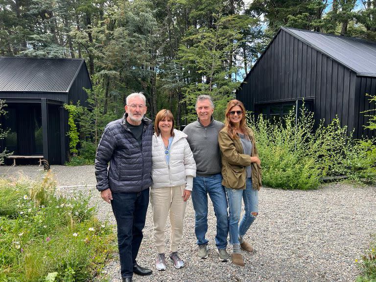 Bullrich difundió la foto de su encuentro con Macri en el Sur