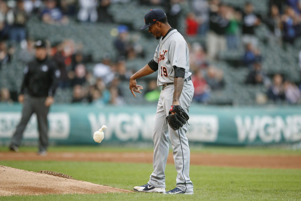 Detroit Tigers' Edwin Jackson reacts after giving up a two-run home run to Chicago White Sox's Danny Mendick, during the sixth inning of game one of a baseball doubleheader, Saturday, Sept. 28, 2019, in Chicago. Ryan Cordell scored on a play. (AP Photo/Kamil Krzaczynski)