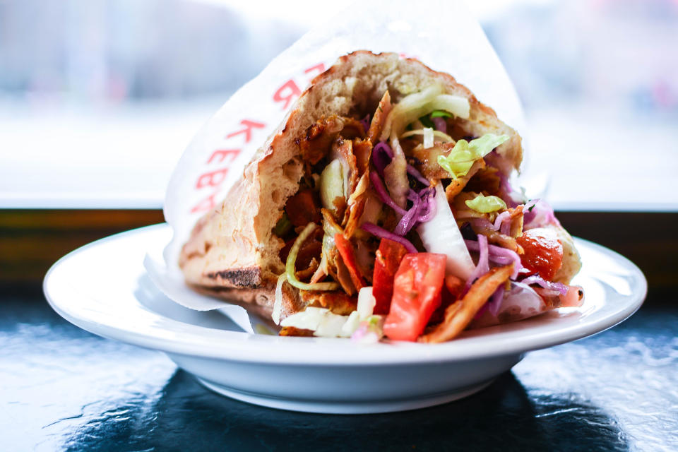 Eine Döner-Flatrate mit Herz (Bild: Getty Images)