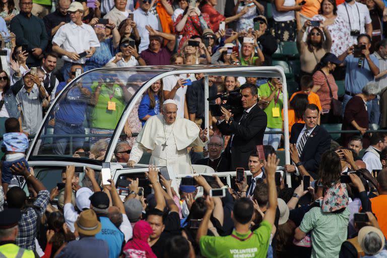 La recorrida de Francisco en el papamóvil