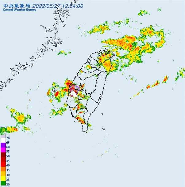 紅色的範圍都是會有大雨的範圍，中南部與東北部需要特別注意。（圖／翻攝自氣象局網站）