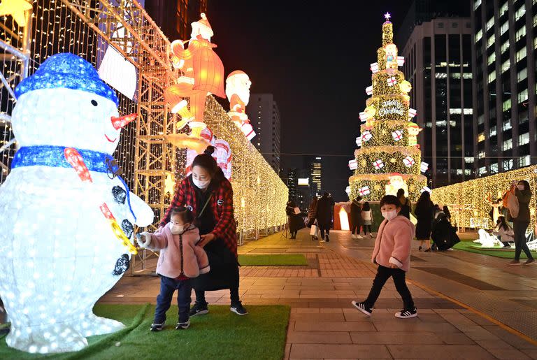 Exhibici&#xf3;n de luces navide&#xf1;as en el centro de Se&#xfa;l, Corea del Sur