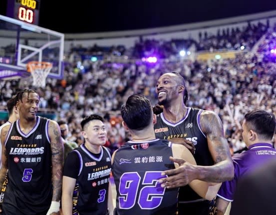 魔獸霍華德（Dwight Howard）拿下38分25籃板9助攻4阻攻。 (圖／翻攝自Taoyuan­­­_leopards IG）