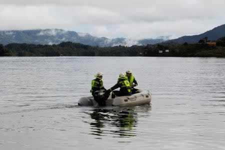 Police ride on a boat at the Penol-Guatape reservoir as the search for the people believed to be missing continues after a tourist boat sank on Sunday, in Guatape, Colombia June 26, 2017. REUTERS/Fredy Builes