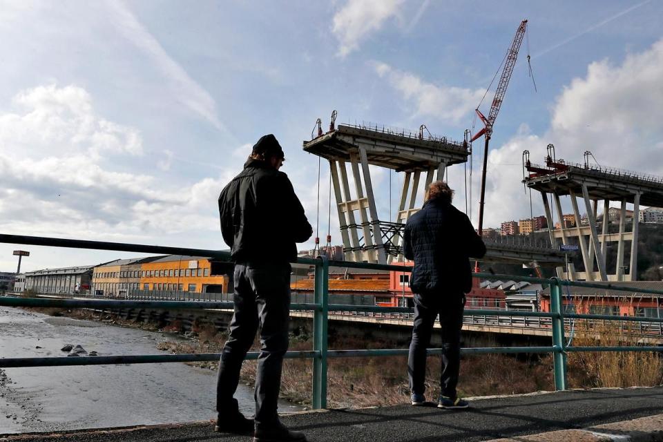 Demolición del puente de la tragedia en Génova. (Selección de La Nación)