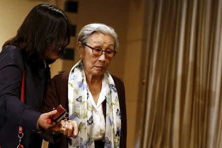 South Korean Kim Bok-tong, who says she was forced to work in Japan's wartime military brothels, arrives at a news conference at the Foreign Correspondent's Club of Japan in Tokyo April 24, 2015. REUTERS/Thomas Peter