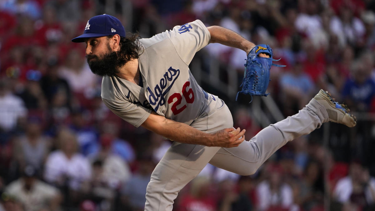 Tony Gonsolin wears cat cleats in NLCS Game 1