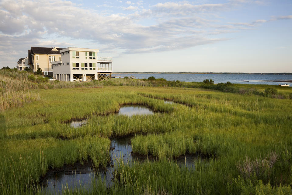 Una casa de The Hampton, un área de vacaciones muy famosa entre la clase alta de Nueva York. Foto: Getty Images.