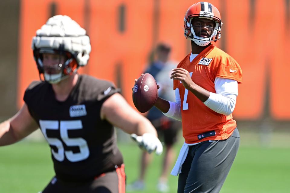 Cleveland Browns quarterback Jacoby Brissett looks to pass during an NFL football practice in Berea, Ohio, Friday, July 29, 2022. (AP Photo/David Dermer)