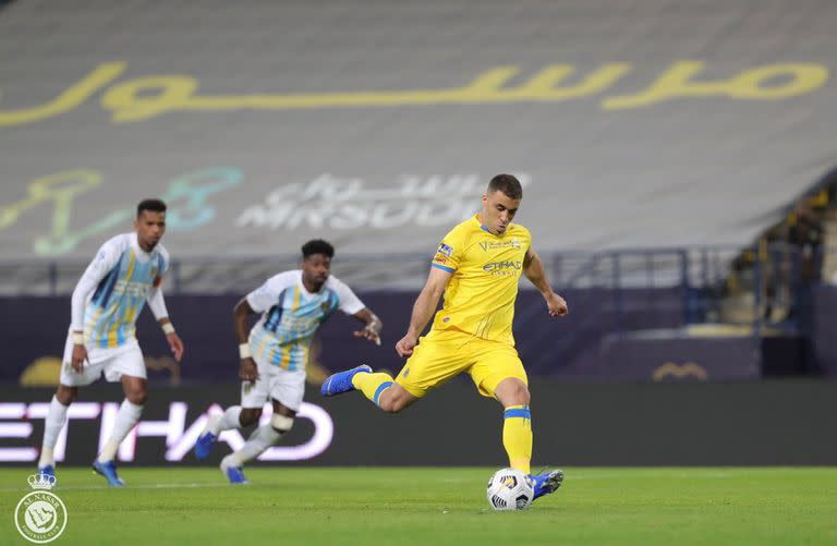 Abderrazak Hamdallah con la camiseta de Al Nassr de Arabia Saudita, donde convirtió 112 goles