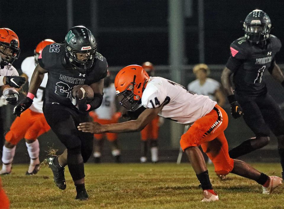 Des Moines North running back Gabe Gunn scored two touchdowns and a 2-point conversion for the Polar Bears in the first half against Roosevelt.