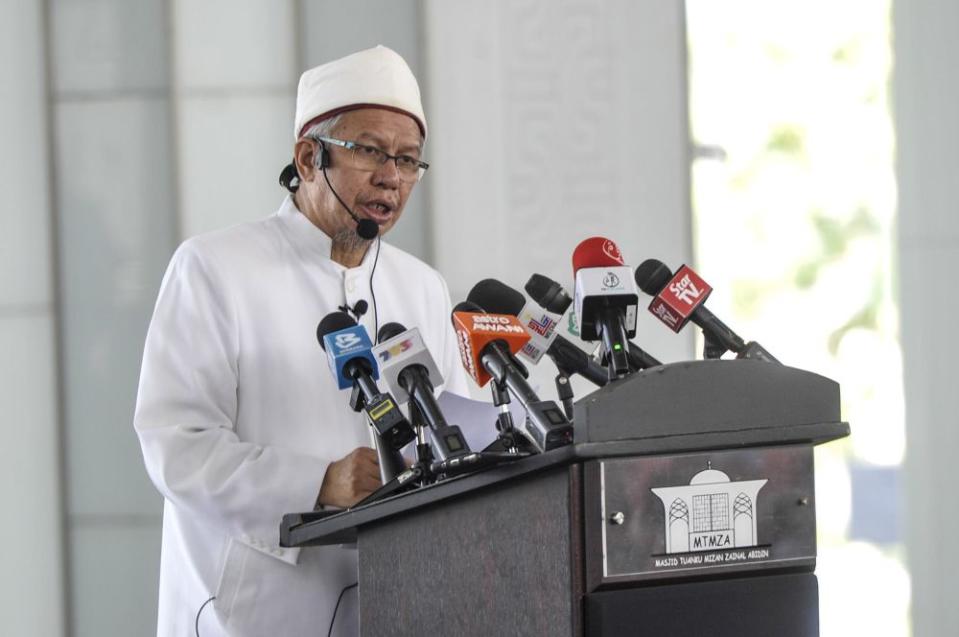 Datuk Seri Zulkifli Mohamad speaks at the Tuanku Mizan Mosque in Putrajaya March 12, 2020. — Picture by Shafwan Zaidon