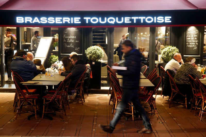 People enjoy dinner and drinks, after the French Prime Minister announcement that the shut down of no essentials commerces and places will start in France at midnight
