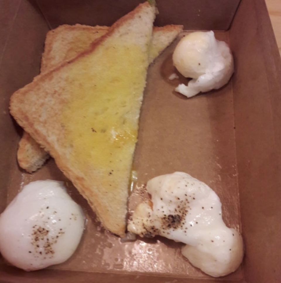 <em>Is this the worst airport breakfast ever? (Picture: Reddit/M1BG)</em>