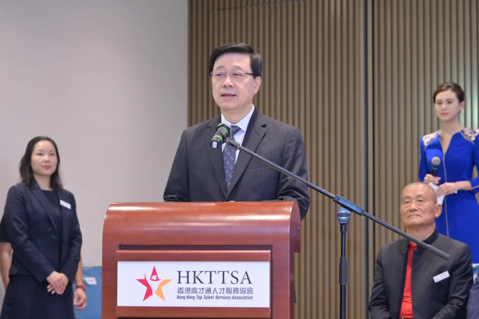 行政長官李家超今日（9日）在香港高才通人才服務協會創立暨首屆理監事會就職典禮致辭。（政府新聞處）
