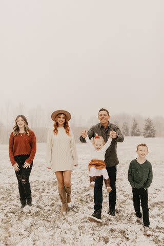 <p><a href="https://www.instagram.com/meredithfloodphoto" data-component="link" data-source="inlineLink" data-type="externalLink" data-ordinal="1">Meredith Flood</a></p> Autumn Freeman and her family