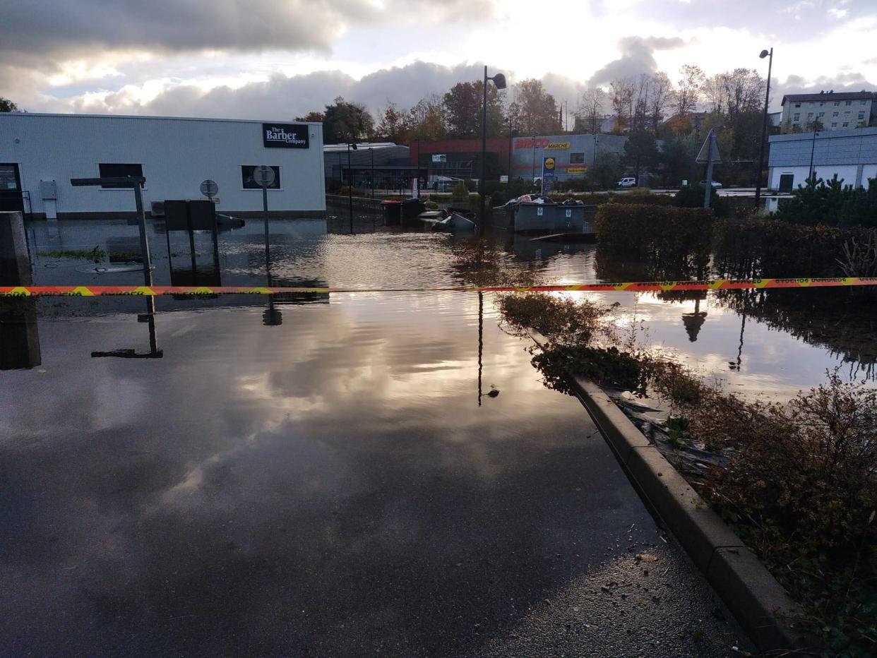 La ville de Remiremont, dans les Vosges, sous les eaux ce mardi 14 novembre 2023.