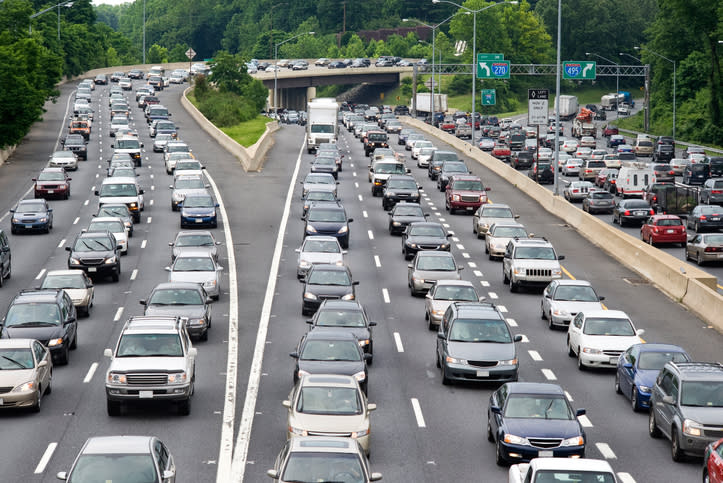 Las congestiones de tráfico, un factor de estrés que padecen muchos viajeros. – Foto: burwellphotography / Getty Images