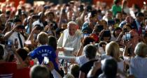 Pope Francis arrives to lead a Holy Mass at the Palexpo in Geneva, Switzerland, June 21, 2018. REUTERS/Tony Gentile