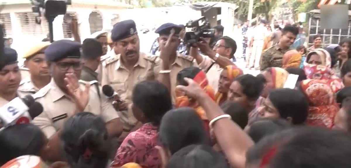 West Bengal women protest (Screengrab/ DNA)