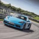 Zwei Marken brechen jedoch alle Rekorde: Zum einen Sportwagenbauer Porsche, für den die Studie einen Ebit-Gewinn von 15.641 Euro pro Fahrzeug errechnete. Da reichen dann auch die 117.000 weltweit abgesetzten Modelle in diesem Halbjahr.