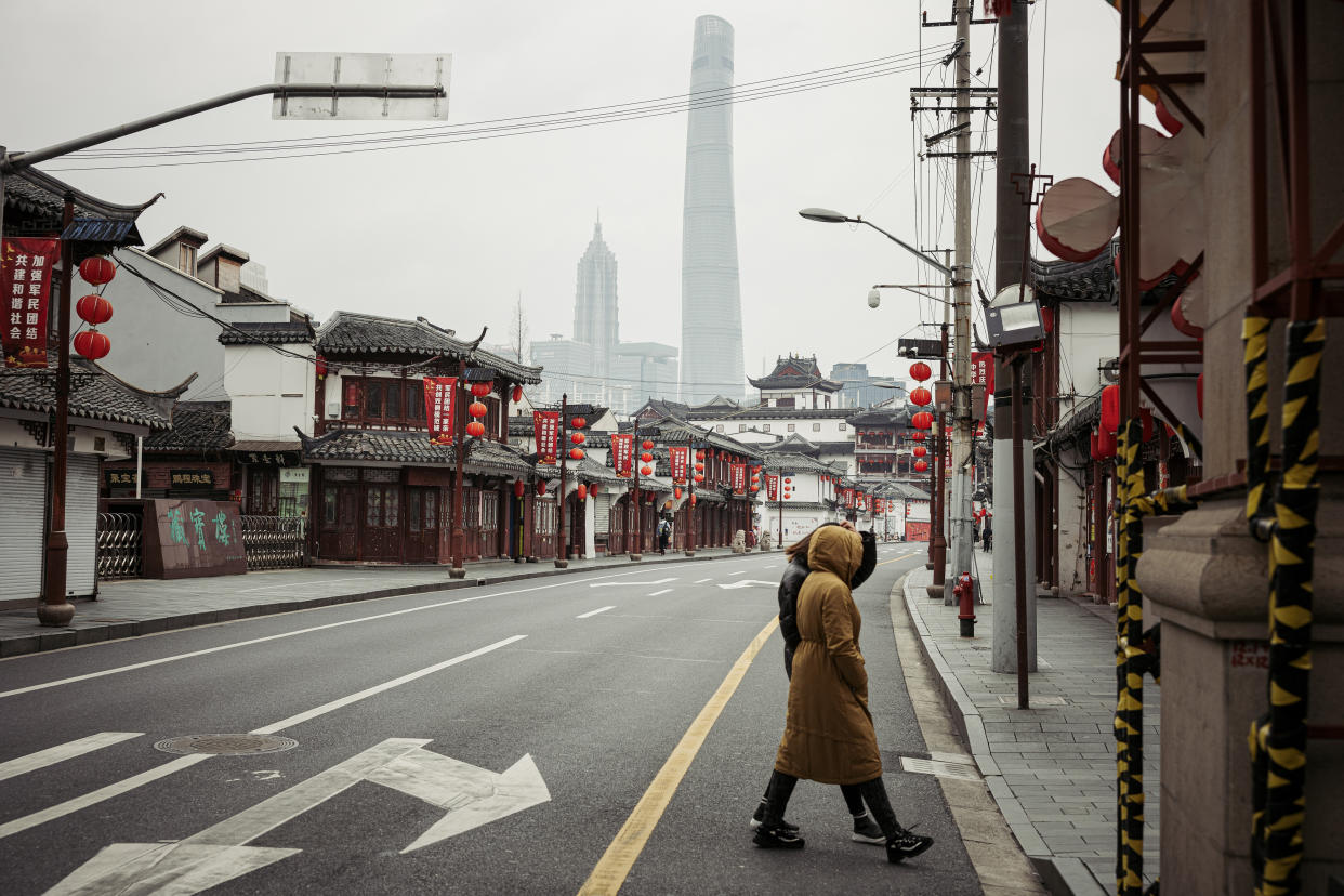 Una calle vacía cerca del Jardín Yuyuan, por lo general una atracción turística bulliciosa en el centro de Shanghái, el 8 de febrero de 2020. (Yuyang Liu/The New York Times)