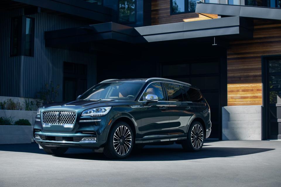 <p>The Lincoln Aviator is available with 19-, 20-, 21-, and 22-inch wheels.</p>