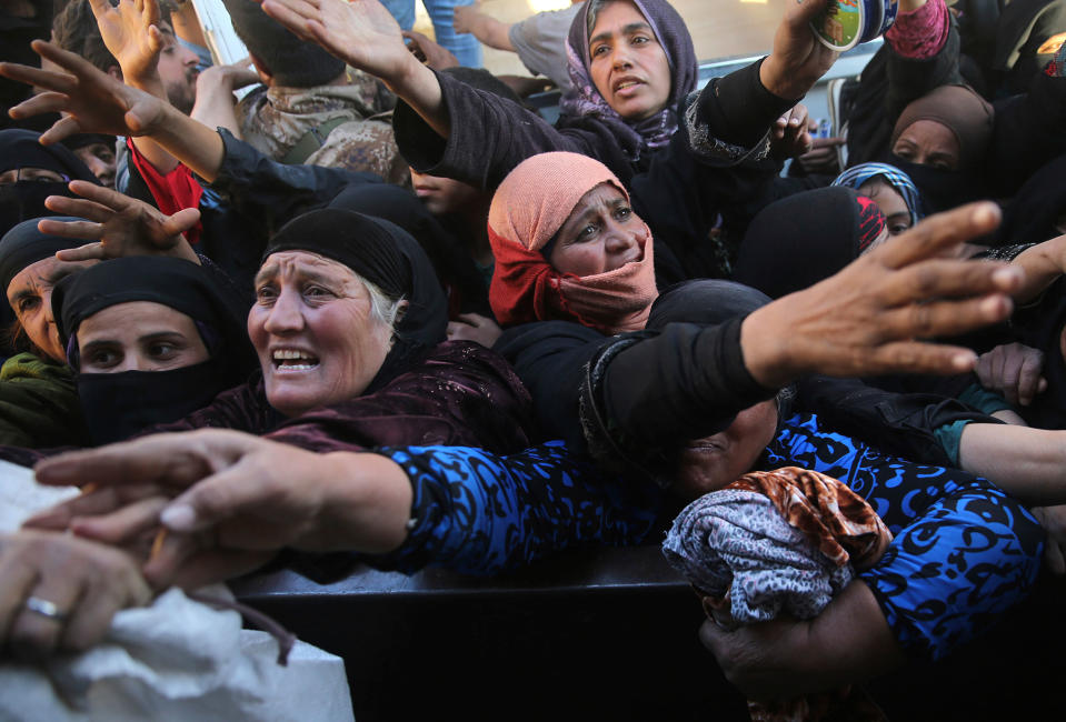 Receiving aid in Mosul