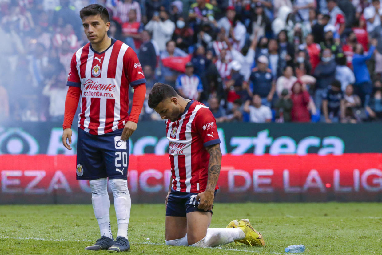 Alexis Vega (de rodillas) no contuvo las lágrimas después de la eliminación de Chivas. (Foto: Jam Media/Getty Images)