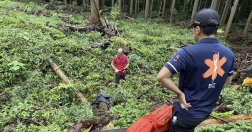 南投溪頭園區13日驚傳憾事，84歲的老翁如廁後卻離奇失蹤，再被尋獲時已明顯無生命跡象。（圖／翻攝畫面）