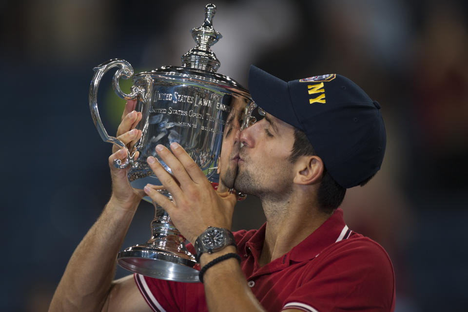 Djokovic besa el trofeo de campeón del US Open de 2011. (Foto: Rob Tringali / SportsChrome / Getty Images).