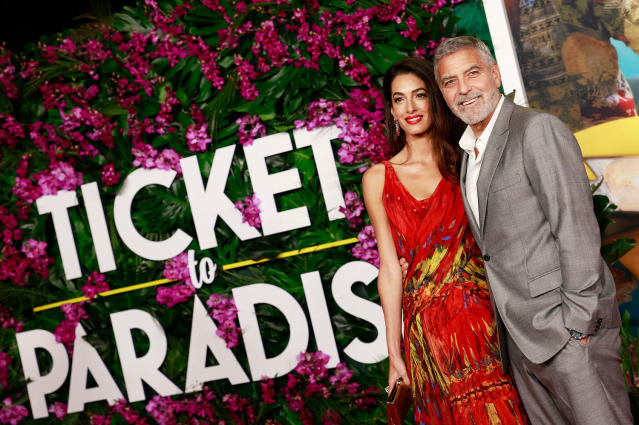 Ticket to Paradise' Stars Clooney and Roberts Banter and Battle at Premiere