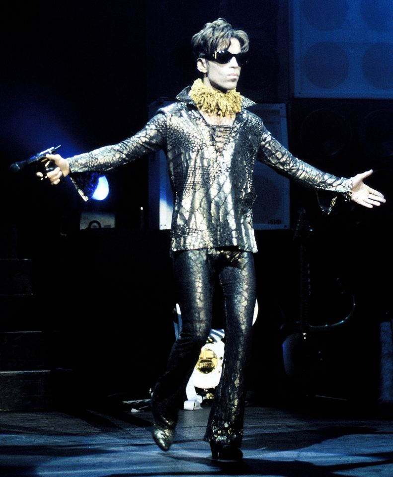 Prince bei einem Auftritt in Kalifornien 1997