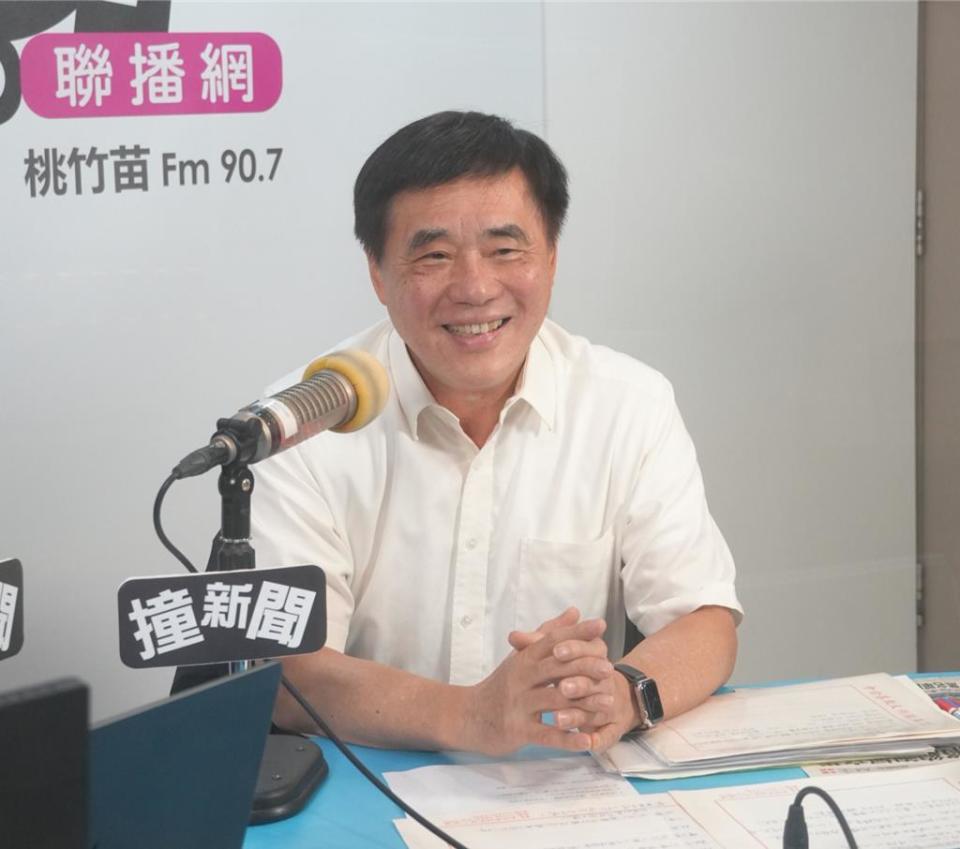 台北市前市長郝龍斌7日上午接受廣播節目《POP撞新聞》專訪時表示，時任市長柯文哲在剛上任時，就喊話要查他任內「5大弊案」，結果最後都無疾而終，也自豪表示「我都說我的操守是柯文哲背書」。（《POP撞新聞》提供／丁上程台北傳真）